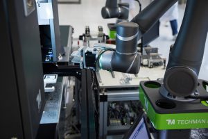 TM Robots come with come equipped with intuitive software kits